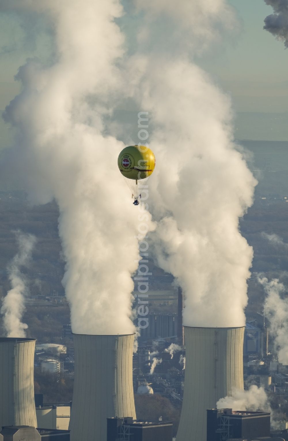 Gelsenkirchen from above - Yellow hot air balloon with the identification D-OWNT in front of the exhaust gas clouds of the power plants and exhaust towers of thermal power station of Uniper Kraftwerke GmbH in the district Gelsenkirchen-Nord in Gelsenkirchen in the state North Rhine-Westphalia