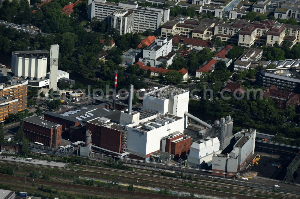 Aerial photograph Berlin - Power plants and exhaust towers of thermal power station der Vattenfall GmbH an der Putlitzbruecke - Friedrich-Krause-Ufer in Berlin