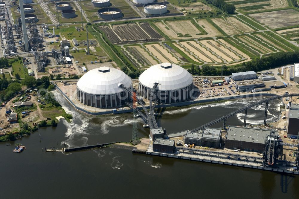 Aerial image Hamburg - Power plants and exhaust towers of thermal power station Vattenfall on Moorburger Schanze in Hamburg in Germany