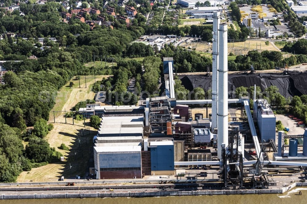 Wedel from the bird's eye view: Power plants and exhaust towers of thermal power station Wedel in Wedel in the state Schleswig-Holstein, Germany