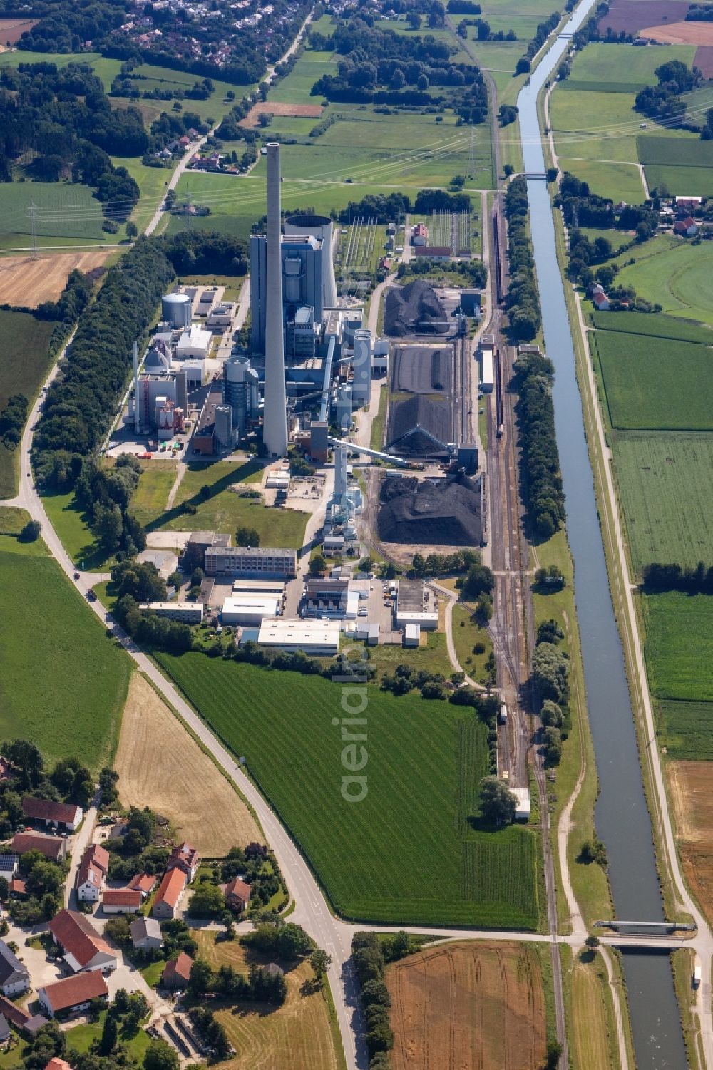 Aerial image Zolling - Power plants and exhaust towers of thermal power station Zolling Leininger in the district Anglberg in Zolling in the state Bavaria, Germany