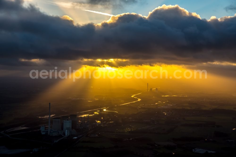 Aerial photograph Bergkamen - Power plants and exhaust towers of the coal thermal power plant of STEAG coal power plant against the light at sunset on the cloudy horizon in Bergkamen in North Rhine-Westphalia