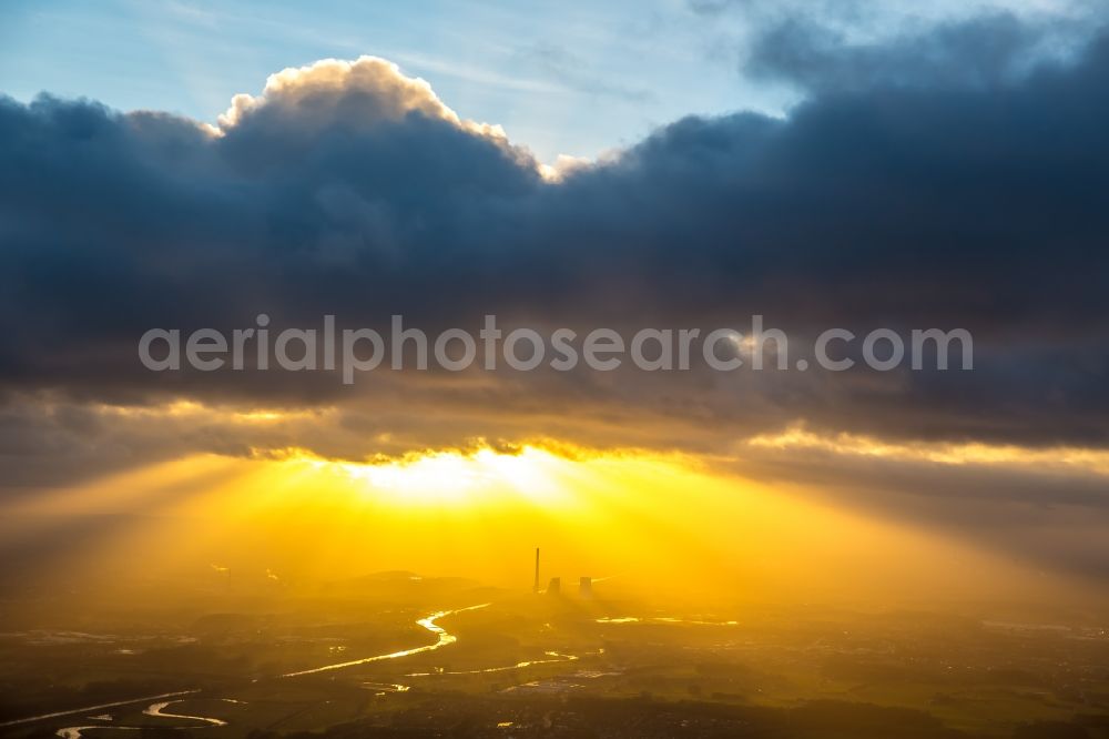 Bergkamen from the bird's eye view: Power plants and exhaust towers of the coal thermal power plant of STEAG coal power plant against the light at sunset on the cloudy horizon in Bergkamen in North Rhine-Westphalia