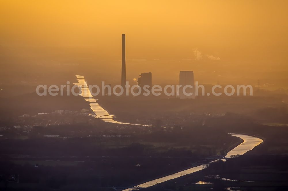 Aerial image Bergkamen - Power plants and exhaust towers of the coal thermal power plant of STEAG coal power plant against the light at sunset on the cloudy horizon in Bergkamen in North Rhine-Westphalia