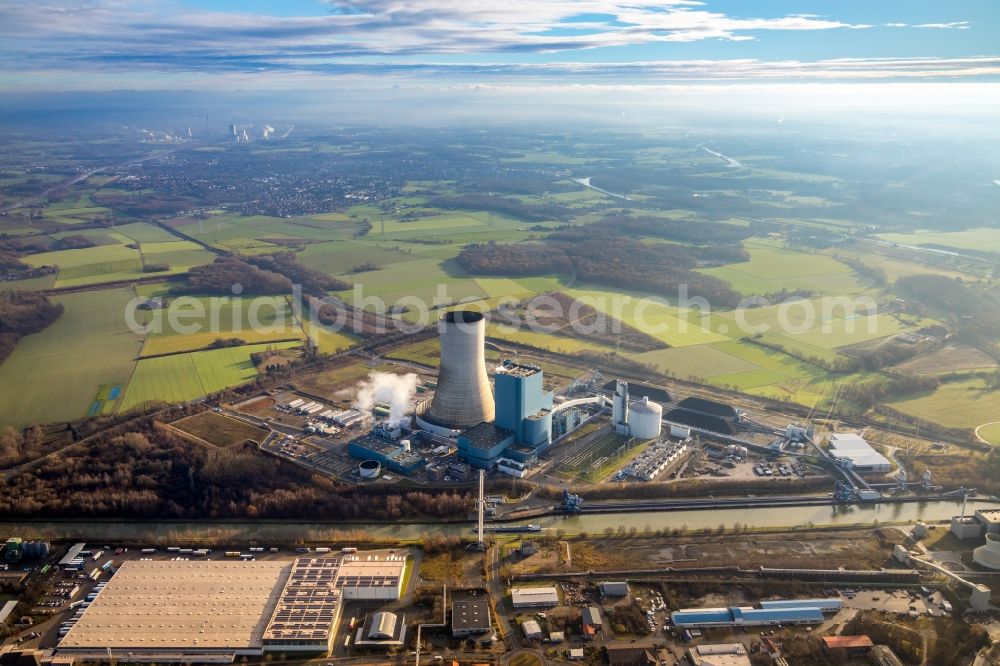 Datteln from above - Aerial view of the power plant and exhaust tower of the coal-fired cogeneration plant Datteln 4 Uniper Kraftwerk Im Loeringhof on the Dortmund-Ems Canal in Datteln in the state North Rhine-Westphalia, Germany