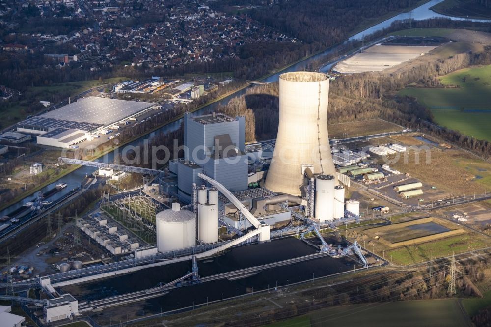 Datteln from above - Aerial view of the power plant and exhaust tower of the coal-fired cogeneration plant Datteln 4 Uniper Kraftwerk Im Loeringhof on the Dortmund-Ems Canal in Datteln in the state North Rhine-Westphalia, Germany