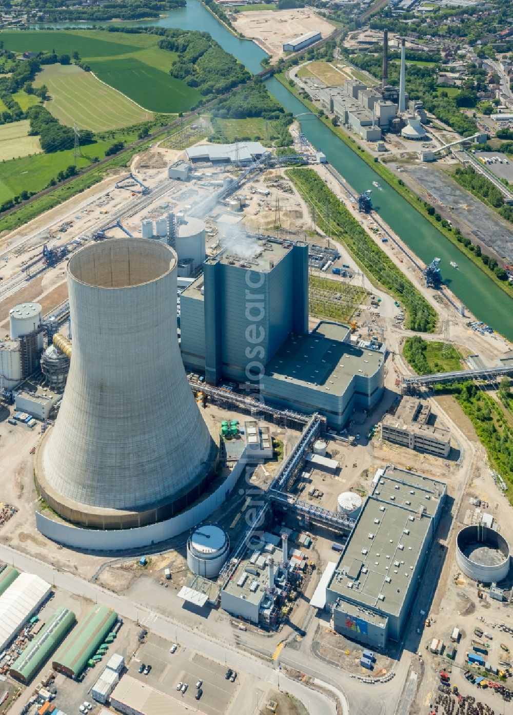 Datteln from the bird's eye view: Power plants and exhaust towers of coal thermal power station Datteln 4 Uniper Kraftwerk Im Loeringhof in Datteln in the state North Rhine-Westphalia, Germany