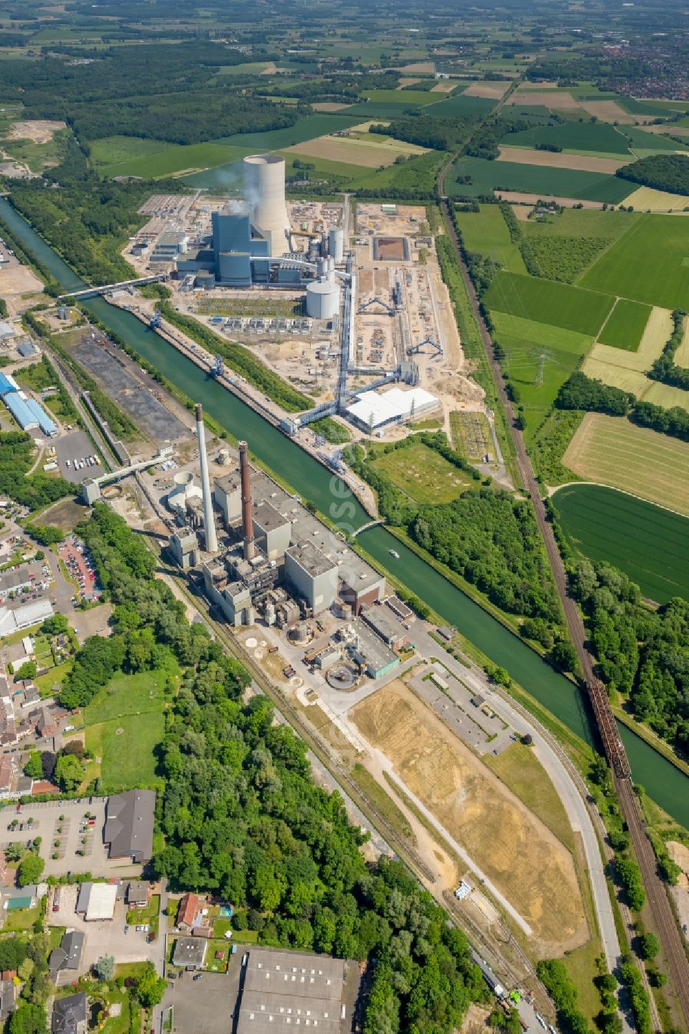 Aerial photograph Datteln - Power plants and exhaust towers of coal thermal power station Datteln 4 Uniper Kraftwerk Im Loeringhof in Datteln in the state North Rhine-Westphalia, Germany