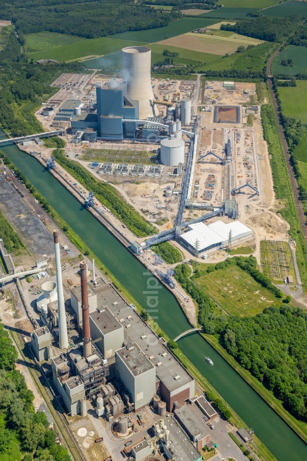 Datteln from above - Power plants and exhaust towers of coal thermal power station Datteln 4 Uniper Kraftwerk Im Loeringhof in Datteln in the state North Rhine-Westphalia, Germany