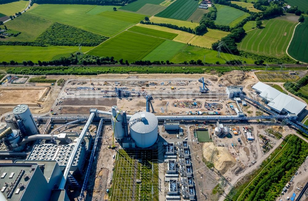 Datteln from the bird's eye view: Power plants and exhaust towers of coal thermal power station Datteln 4 Uniper Kraftwerk Im Loeringhof in Datteln in the state North Rhine-Westphalia, Germany