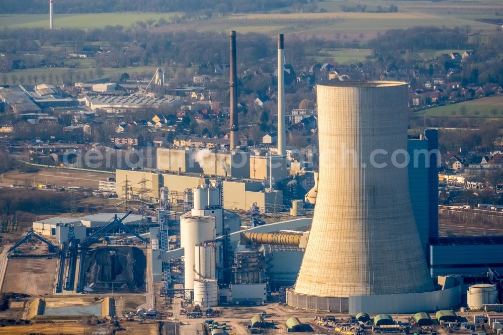 Datteln from the bird's eye view: Power plants and exhaust towers of coal thermal power station Datteln 4 Uniper Kraftwerk Im Loeringhof in Datteln in the state North Rhine-Westphalia, Germany