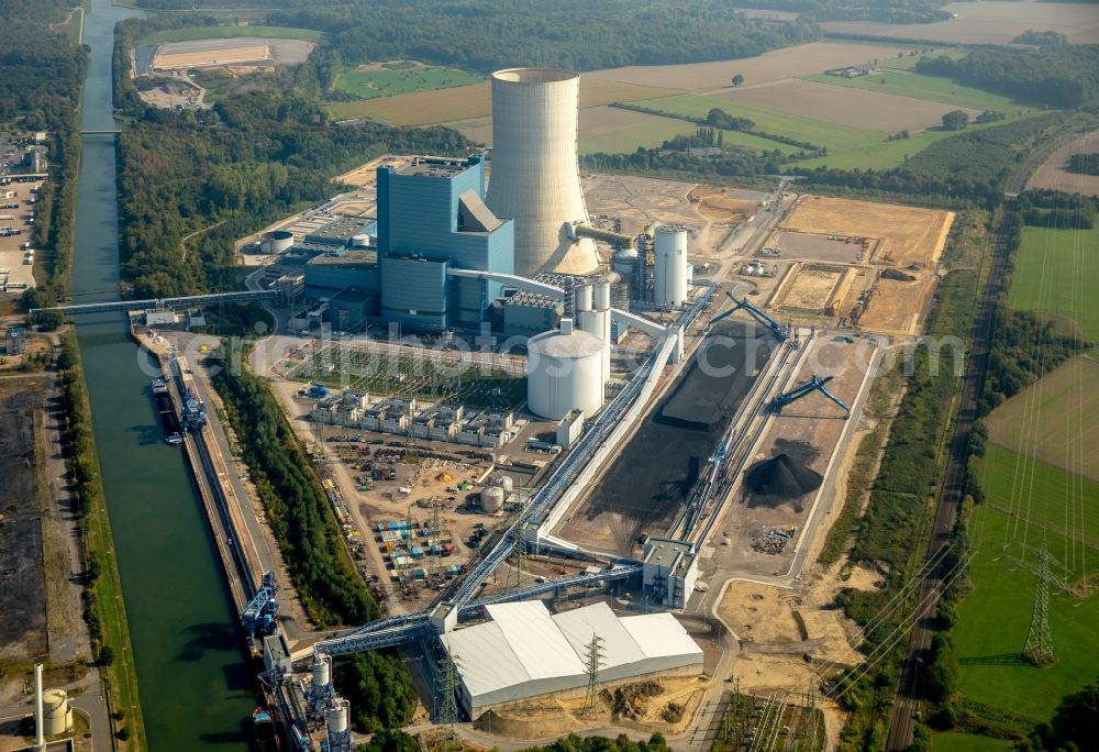 Datteln from the bird's eye view: Power plants and exhaust towers of coal thermal power station Datteln 4 Uniper Kraftwerk Im Loeringhof in Datteln in the state North Rhine-Westphalia, Germany