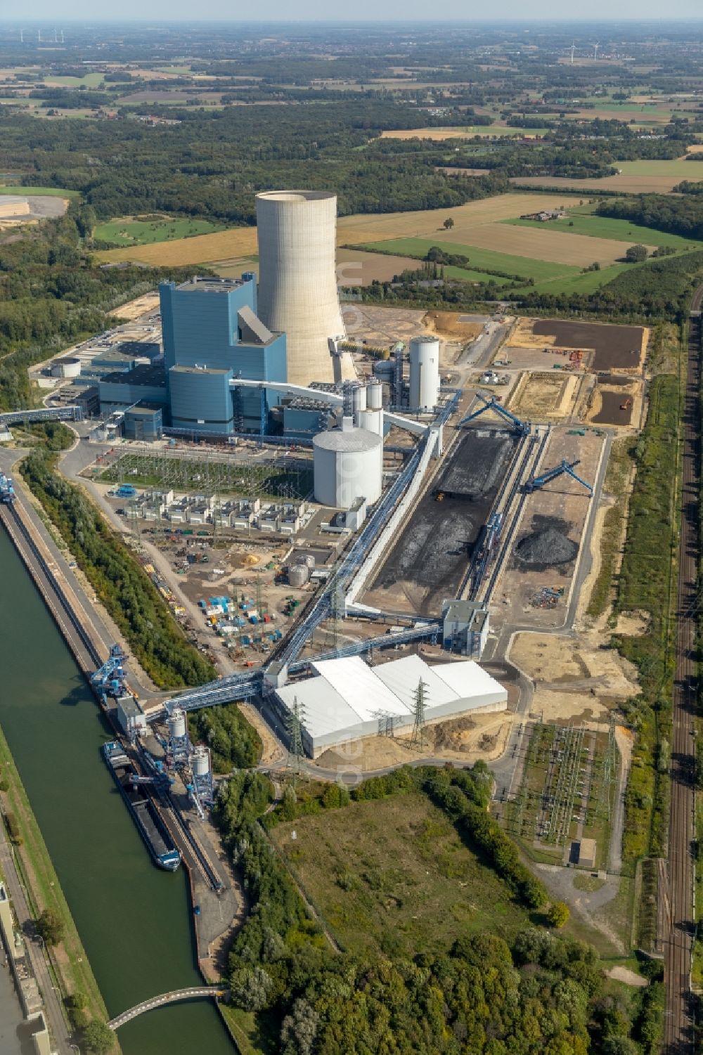 Datteln from above - Power plants and exhaust towers of coal thermal power station Datteln 4 Uniper Kraftwerk Im Loeringhof in Datteln in the state North Rhine-Westphalia, Germany