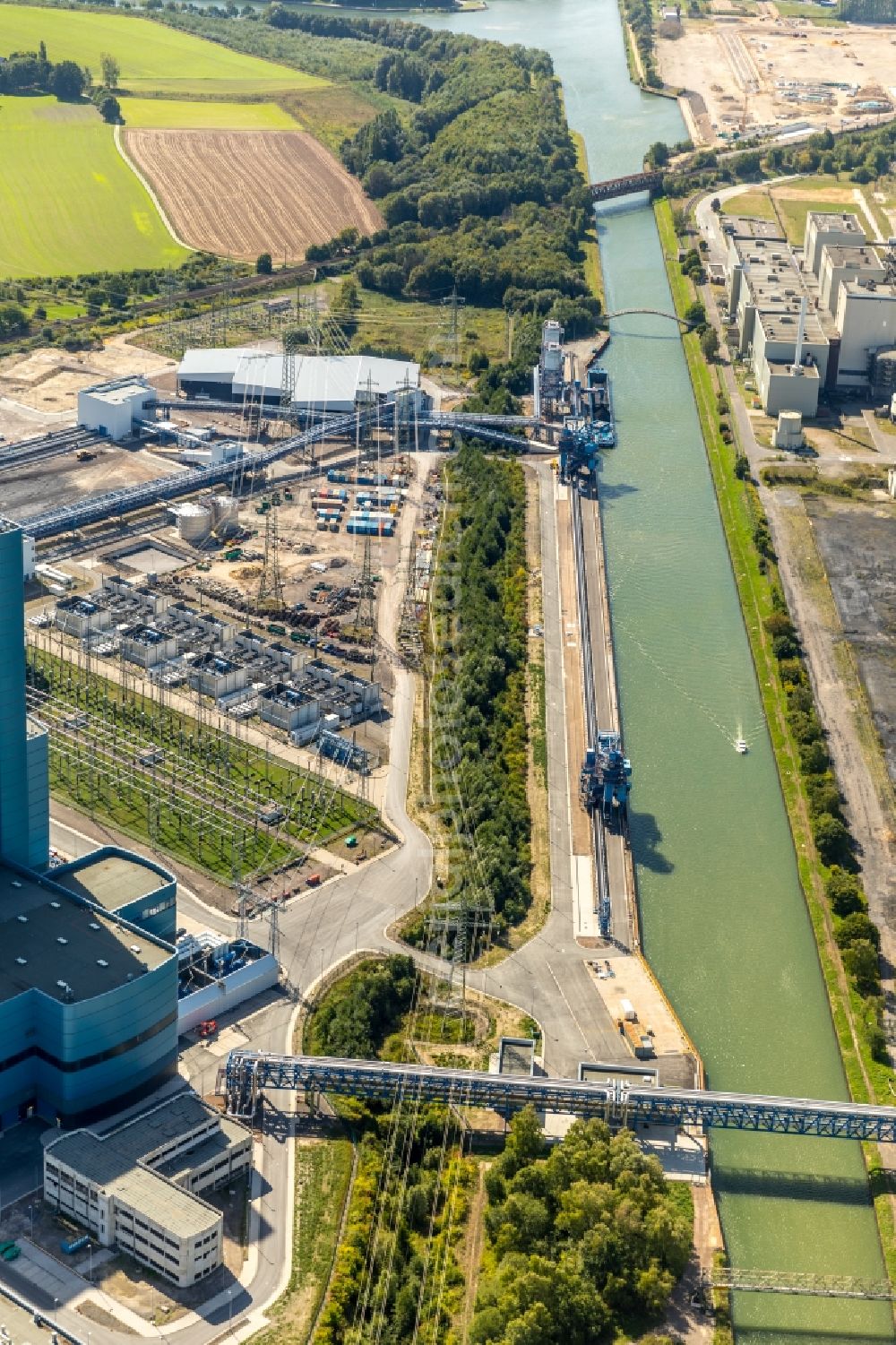 Aerial image Datteln - Power plants and exhaust towers of coal thermal power station Datteln 4 Uniper Kraftwerk Im Loeringhof in Datteln in the state North Rhine-Westphalia, Germany