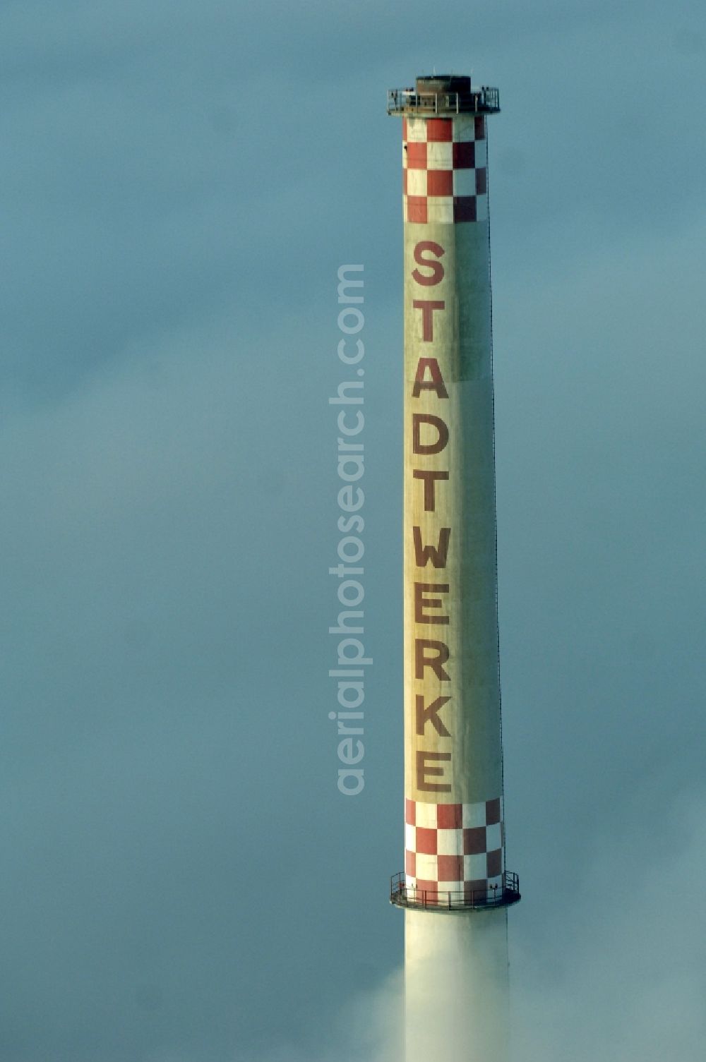 Dessau from the bird's eye view: Power plants and exhaust towers of coal thermal power station in Dessau in the state Saxony-Anhalt, Germany