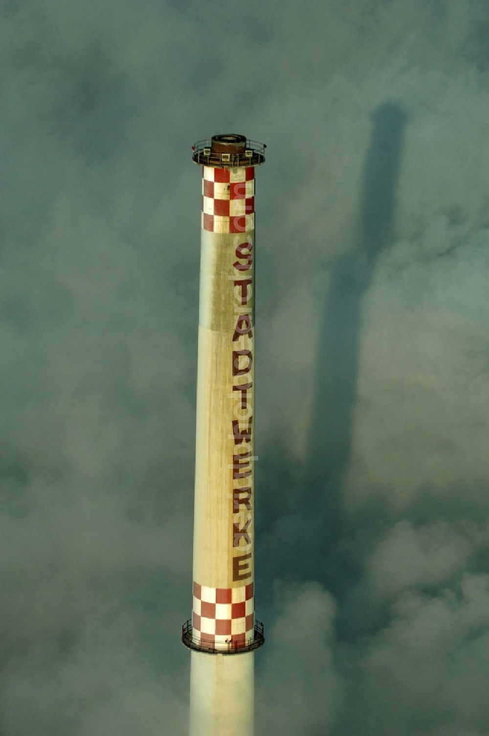 Aerial image Dessau - Power plants and exhaust towers of coal thermal power station in Dessau in the state Saxony-Anhalt, Germany