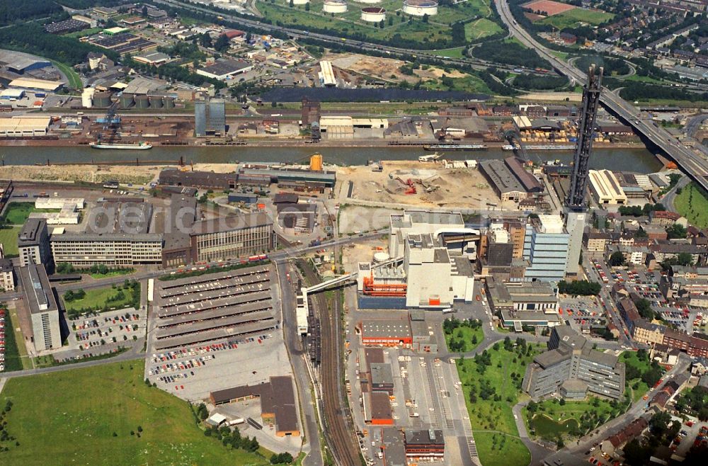 Duisburg from the bird's eye view: Power plants and exhaust towers of coal thermal power station in Duisburg in the state North Rhine-Westphalia