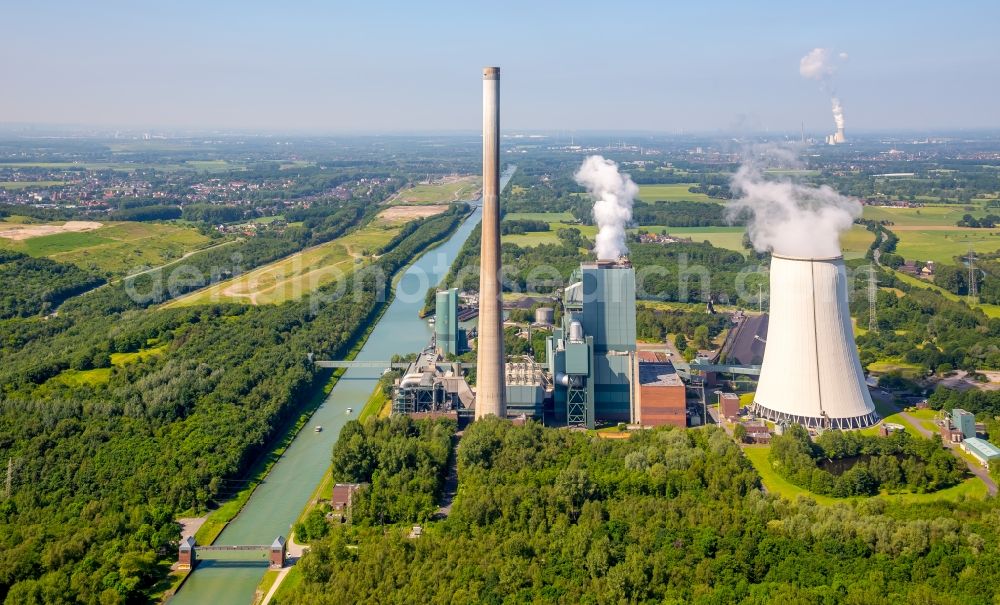 Bergkamen from above - Power plants and exhaust towers of coal thermal power station Gemeinschaftskraftwerk Bergkanen on Westenhellweg 110 in the state North Rhine-Westphalia, Germany