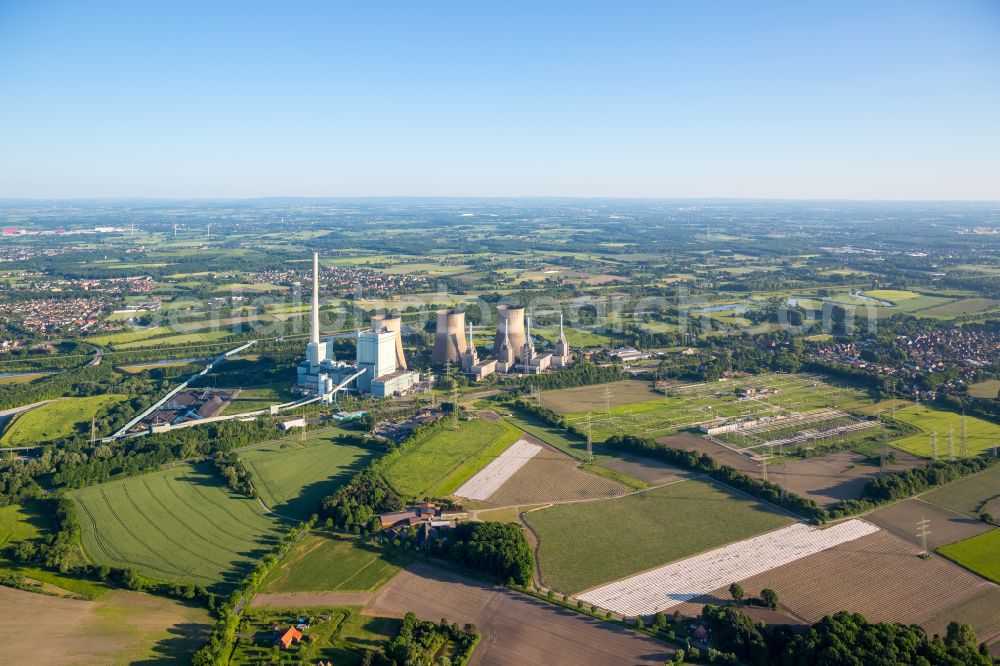 Stockum from above - Power plants and exhaust towers of the coal-fired cogeneration plant RWE Power AG Kraftwerk Gersteinwerk on Hammer Strasse in Stockum at Ruhrgebiet in the state North Rhine-Westphalia, Germany