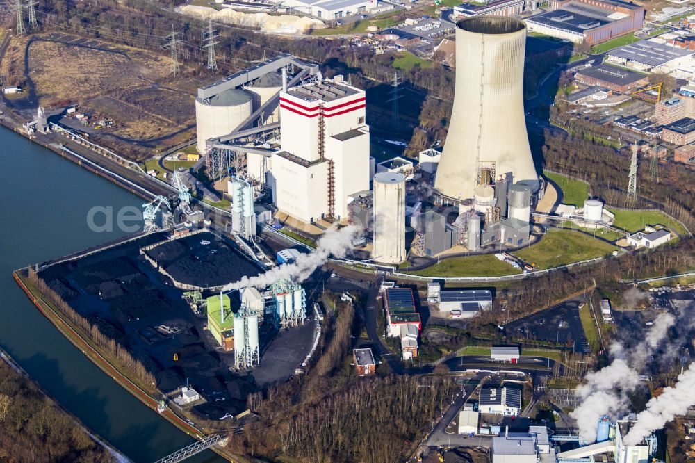 Lünen from above - Power plant facilities of the coal-fired combined heat and power plant and Kohlekraftwerk Luenen GmbH & Co. KG power plant Luenen-Stummhafen of Trianel in Luenen in the Ruhr area in the federal state of North Rhine-Westphalia - NRW, Germany