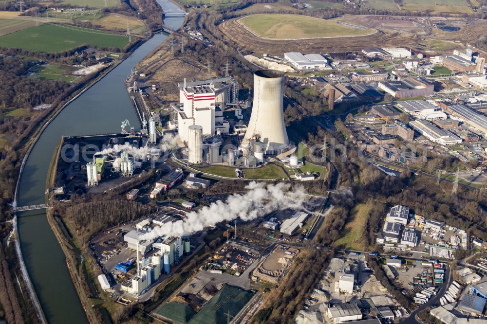 Lünen from the bird's eye view: Power plant facilities of the coal-fired combined heat and power plant and Kohlekraftwerk Luenen GmbH & Co. KG power plant Luenen-Stummhafen of Trianel in Luenen in the Ruhr area in the federal state of North Rhine-Westphalia - NRW, Germany