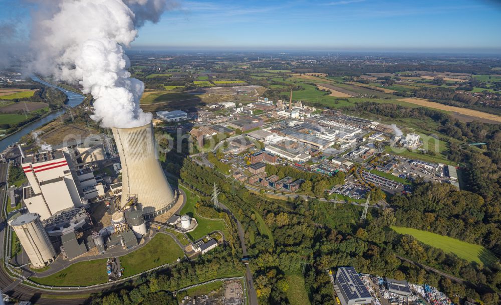 Lünen from above - Power plant facilities of the coal-fired combined heat and power plant and Kohlekraftwerk Luenen GmbH & Co. KG power plant Luenen-Stummhafen of Trianel in Luenen in the Ruhr area in the federal state of North Rhine-Westphalia - NRW, Germany