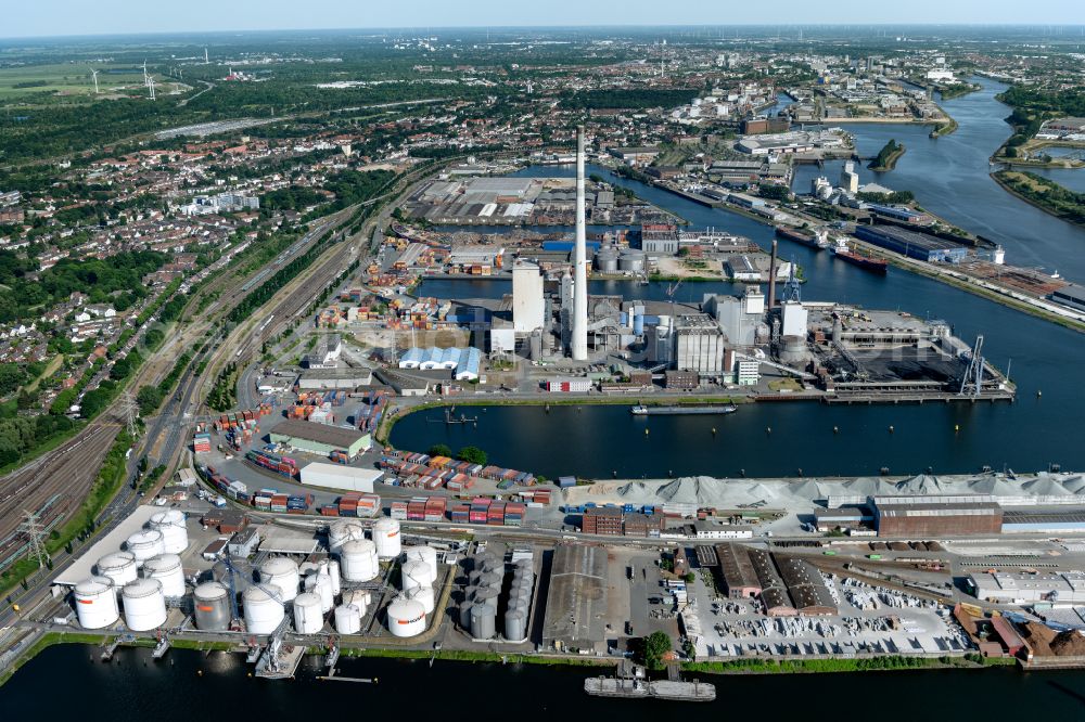 Aerial photograph Bremen - Power plants and exhaust towers of coal thermal power station in the district Groepelingen in Bremen, Germany