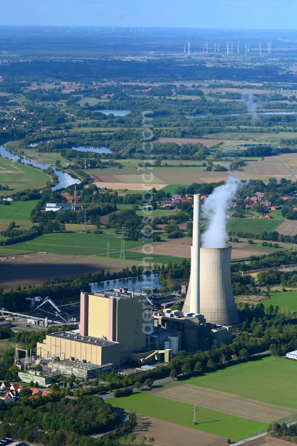 Aerial image Petershagen - Power plants and exhaust towers of coal thermal power station in Petershagen in the state North Rhine-Westphalia