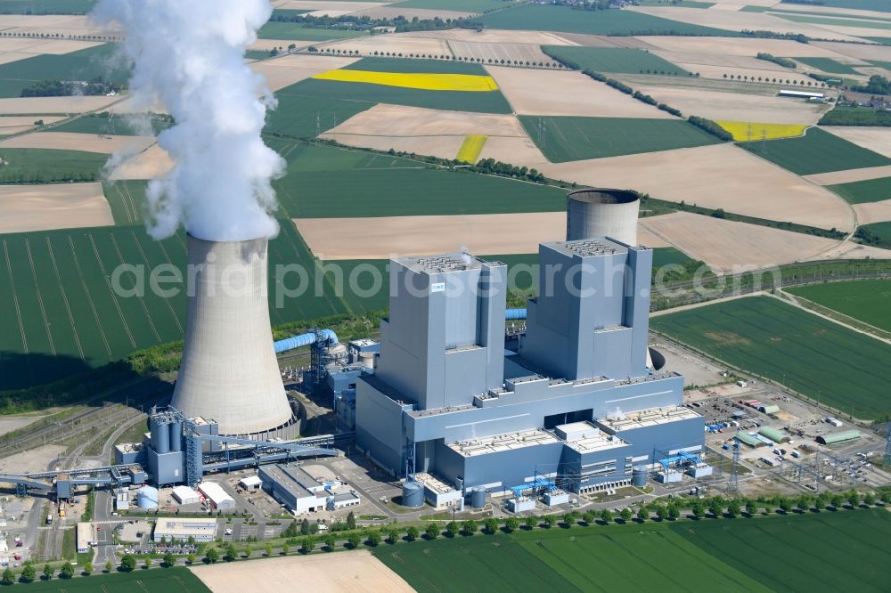 Aerial image Grevenbroich - White exhaust smoke plumes from the power plants and exhaust towers of the coal-fired cogeneration plant RWE Power AG Kraftwerk Neurath on Energiestrasse in the district Neurath in Grevenbroich in the state North Rhine-Westphalia, Germany