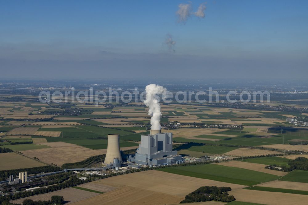 Aerial photograph Grevenbroich - Exhaust smoke plumes from the power plants and exhaust towers of the coal-fired combined heat and power plant RWE Power AG Kraftwerk Neurath on Energiestrasse in the district of Neurath in Grevenbroich in the federal state of North Rhine-Westphalia, Germany