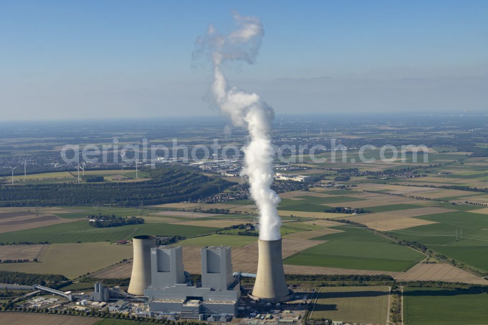 Grevenbroich from the bird's eye view: Exhaust smoke plumes from the power plants and exhaust towers of the coal-fired combined heat and power plant RWE Power AG Kraftwerk Neurath on Energiestrasse in the district of Neurath in Grevenbroich in the federal state of North Rhine-Westphalia, Germany