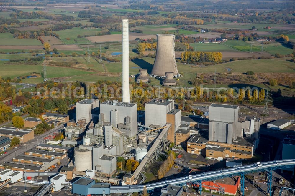 Hamm from the bird's eye view: Power plants and exhaust towers of coal thermal power station of RWE Power in the Schmehausen part of Hamm in the state of North Rhine-Westphalia