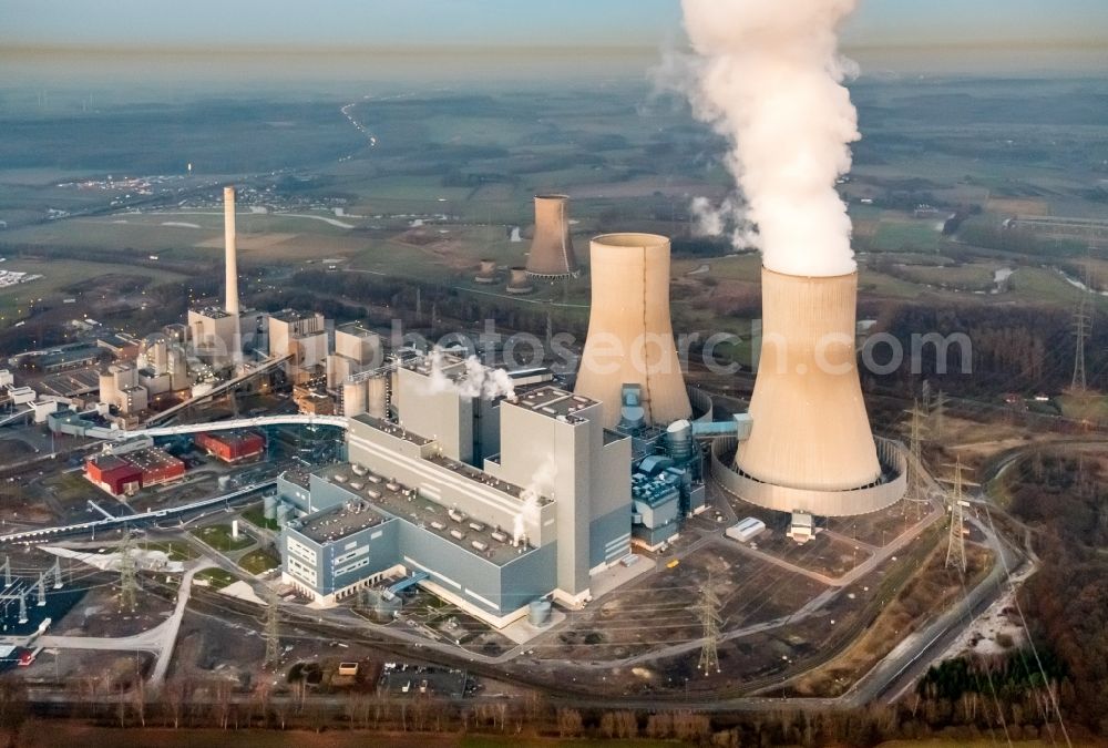 Hamm from above - Power plants and exhaust towers of coal thermal power station of RWE Power in the Schmehausen part of Hamm in the state of North Rhine-Westphalia