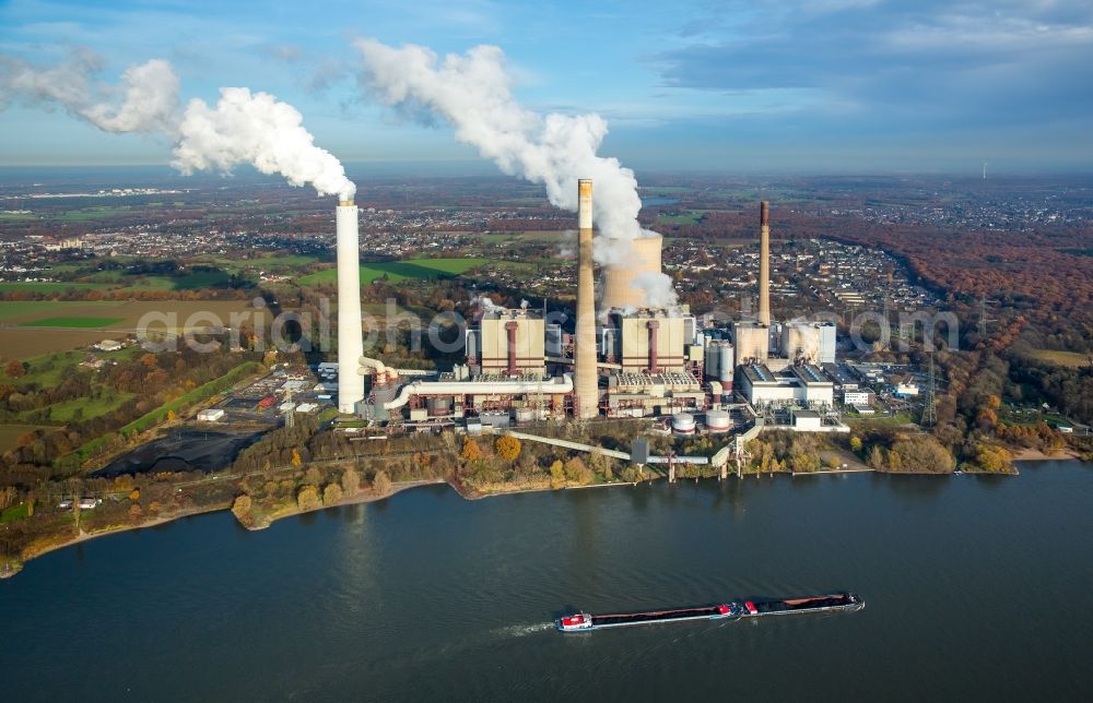 Aerial photograph Voerde (Niederrhein) - Power plants and exhaust towers of coal thermal power station of Steag Energy Services GmbH in the district Moellen in Voerde (Niederrhein) in the state North Rhine-Westphalia