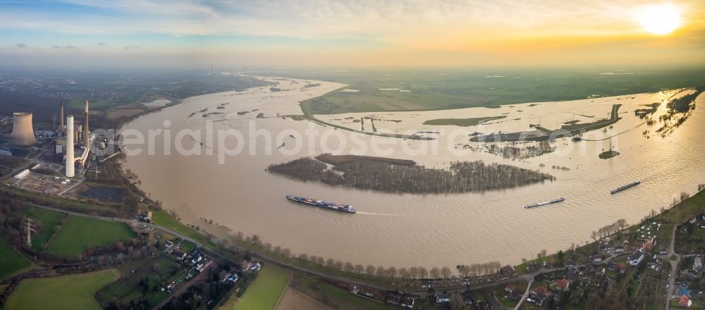 Aerial photograph Voerde (Niederrhein) - Power plants and exhaust towers of coal thermal power station of Steag Energy Services GmbH in the district Moellen in Voerde (Niederrhein) in the state North Rhine-Westphalia