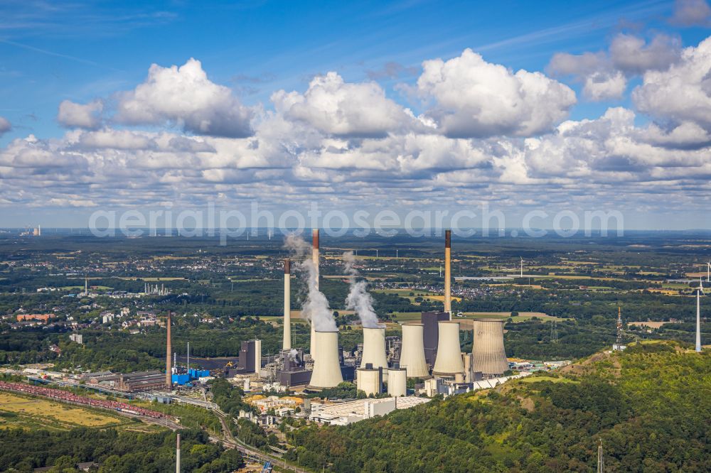 Gelsenkirchen from the bird's eye view: Power plants and exhaust towers of coal thermal power station in Gelsenkirchen in the state North Rhine-Westphalia