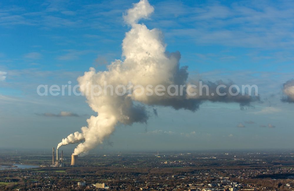 Voerde (Niederrhein) from above - Power plants and exhaust towers of coal thermal power station in Voerde (Niederrhein) in the state of North Rhine-Westphalia. The power plant is located on the riverbank of the Rhine