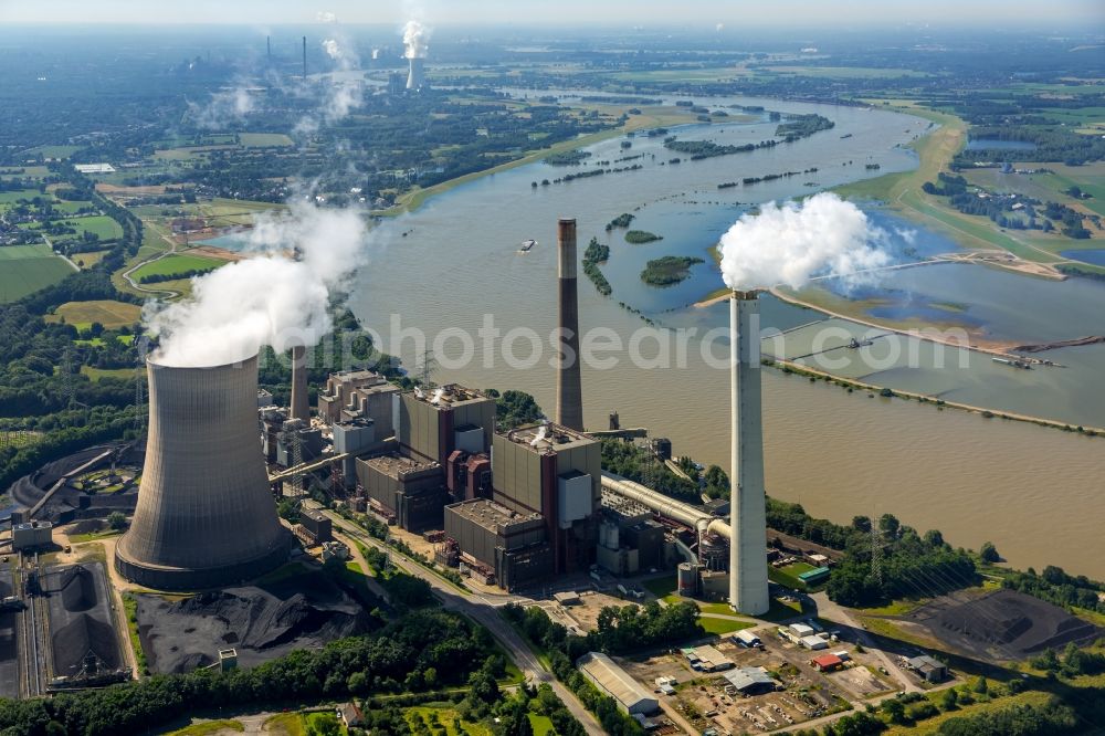 Aerial image Voerde (Niederrhein) - Power plants and exhaust towers of coal thermal power station of Steag Energy Services GmbH in Voerde (Niederrhein) in the state North Rhine-Westphalia