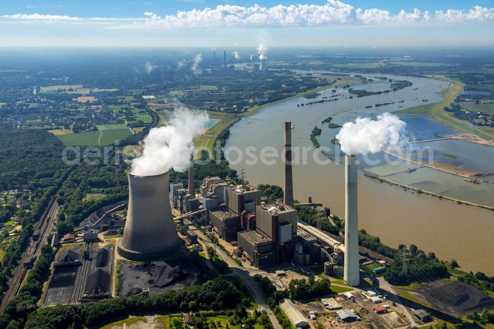 Aerial photograph Voerde (Niederrhein) - Power plants and exhaust towers of coal thermal power station of Steag Energy Services GmbH in Voerde (Niederrhein) in the state North Rhine-Westphalia