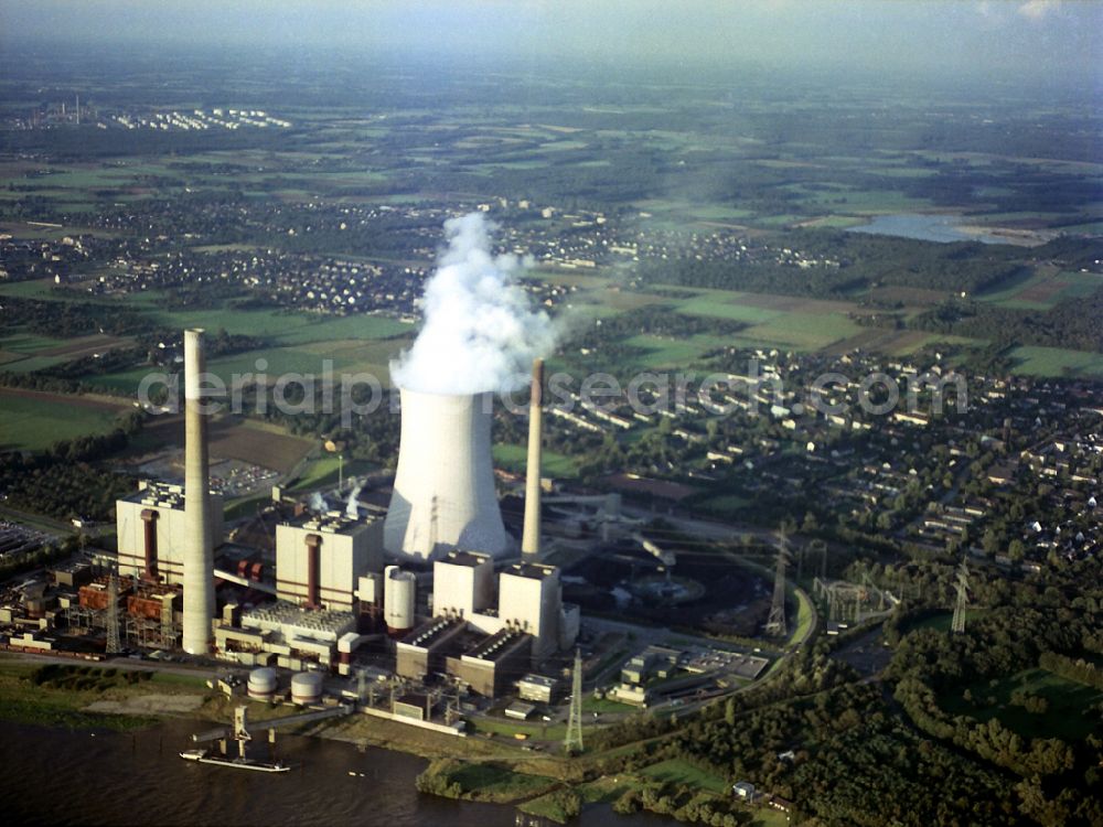 Aerial photograph Voerde (Niederrhein) - Power plants and exhaust towers of coal thermal power station of Steag Energy Services GmbH in Voerde (Niederrhein) in the state North Rhine-Westphalia