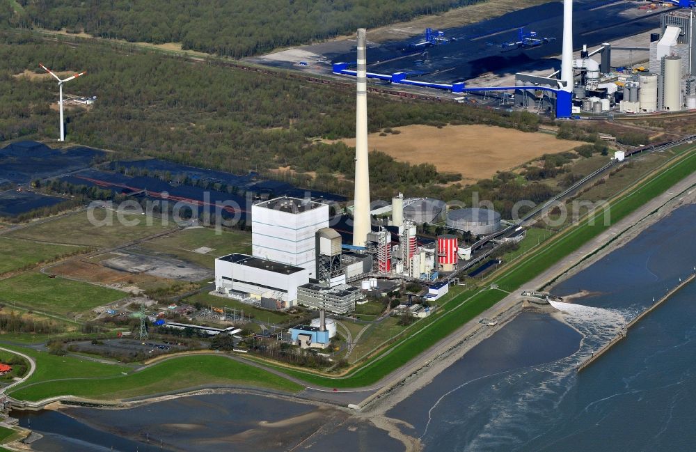 Aerial image Wilhelmshaven - Power plants and exhaust towers of coal thermal power station in Wilhelmshaven in the state Lower Saxony. Foto: Uwe Lange