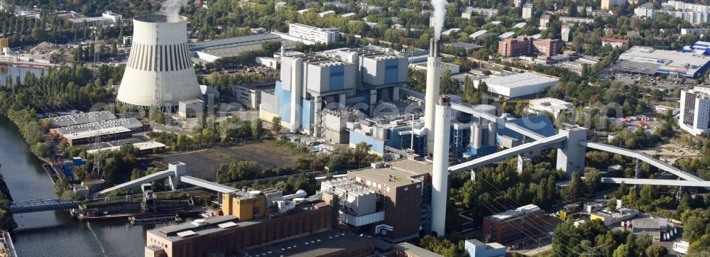 Aerial image Berlin - Power plants and exhaust towers of coal thermal power station Kraftwerk Reuter West in Siemensstadt in Berlin