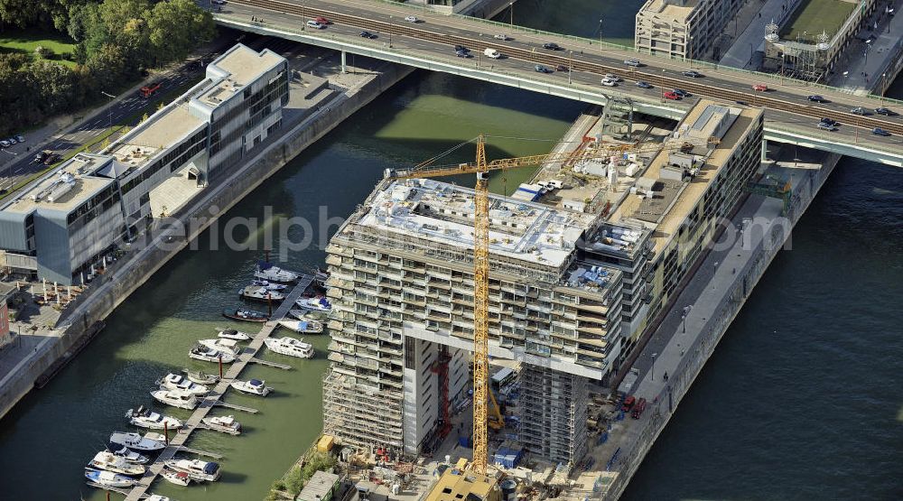 Köln from the bird's eye view: Blick auf die Baustelle der Kranhäuser am Kölner Rheinauhafen. Die Bürogebäude sind alle ca. 60 Meter hoch, 34 Meter breit und haben eine Länge von 70 Metern. Entworfen wurden sie vom Architekturbüro BRT Bothe Richter Teherani. View of the construction site of the Kran Houses on Rheinauhafen. The office buildings are all about 60 feet high, 34 meters wide and have a length of 70 meters. They were designed by architects BRT Bothe Richter Teherani.