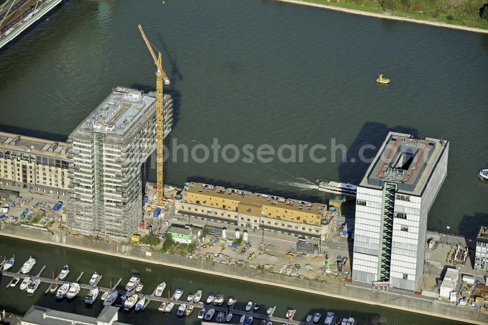 Köln from the bird's eye view: Blick auf die Baustelle der Kranhäuser am Kölner Rheinauhafen. Die Bürogebäude sind alle ca. 60 Meter hoch, 34 Meter breit und haben eine Länge von 70 Metern. Entworfen wurden sie vom Architekturbüro BRT Bothe Richter Teherani. View of the construction site of the Kran Houses on Rheinauhafen. The office buildings are all about 60 feet high, 34 meters wide and have a length of 70 meters. They were designed by architects BRT Bothe Richter Teherani.