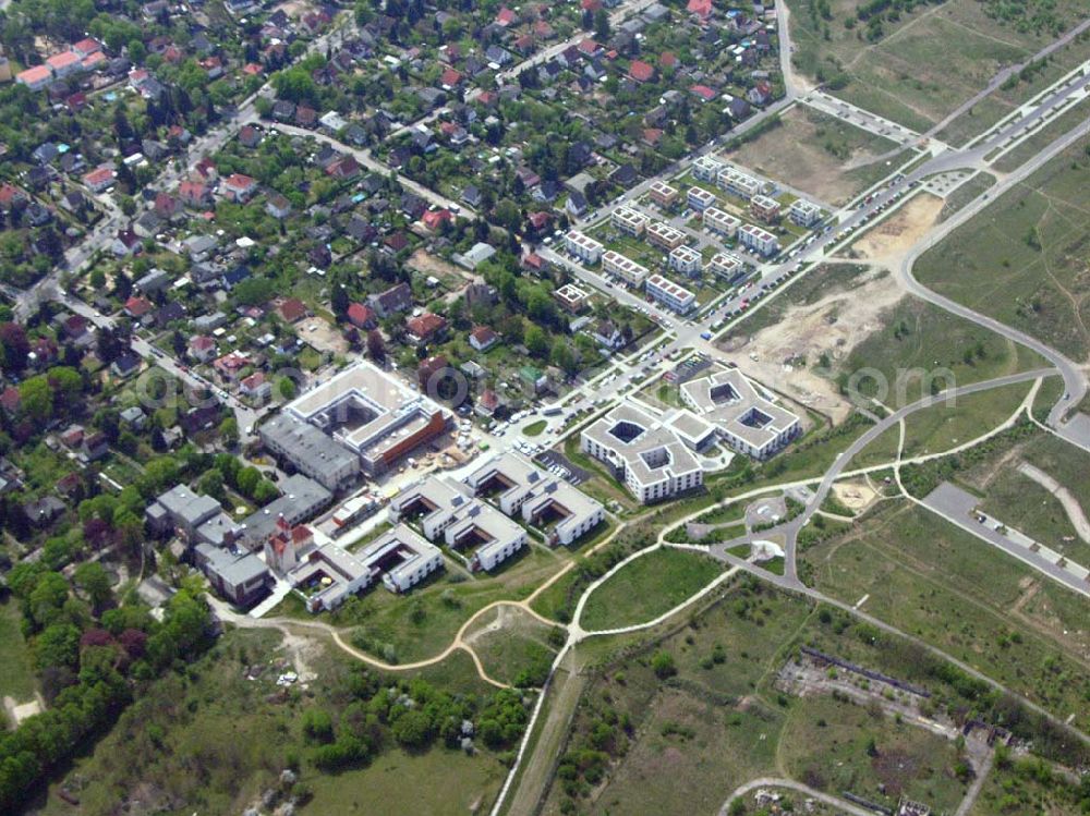 Berlin from the bird's eye view: Berlin-Falkenberg bei Grünau Krankenhaus Hedwigshöhe in Berlin-Falkenberg (Bohnsdorf / Treptow).Postanschrift: Krankenhaus Hedwigshöhe Buntzelstraße 36,12526 Berlin, Tel.: 0 30 - 67 41 - 0 Fax: 0 30 - 67 41 22 49 E-mail: hedwigshoehe@alexius.de Verwaltung: Gesellschaften der Alexianerbrüder Krausnickstraße 12a,10115 Berlin, Tel.: 0 30 - 23 11 25 38 Fax: 0 30 - 23 11 24 52 E-mail: gf.sekretariat@alexius.de