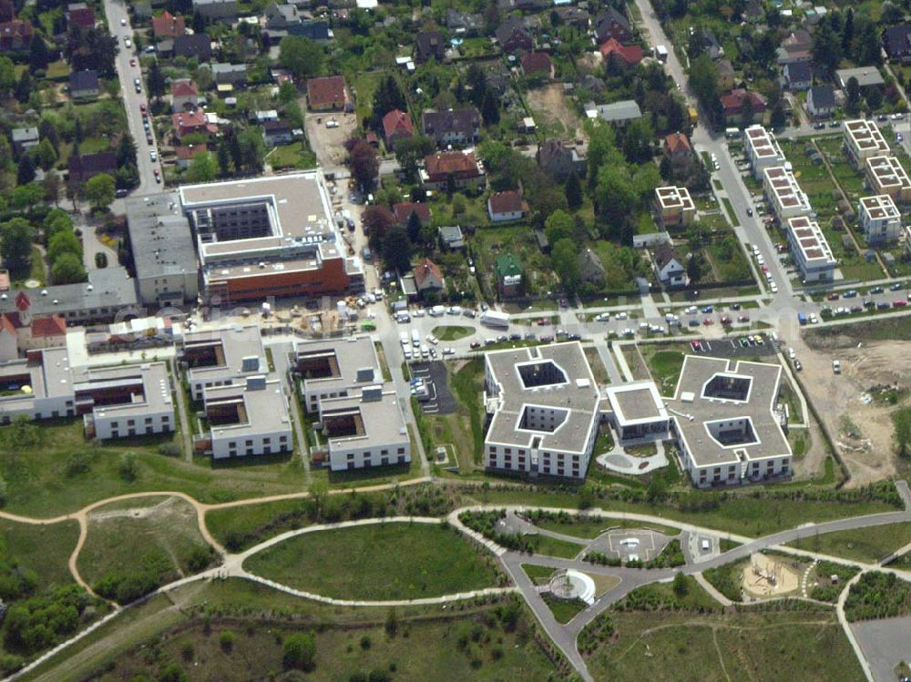 Aerial image Berlin - Berlin-Falkenberg bei Grünau Krankenhaus Hedwigshöhe in Berlin-Falkenberg (Bohnsdorf / Treptow).Postanschrift: Krankenhaus Hedwigshöhe Buntzelstraße 36,12526 Berlin, Tel.: 0 30 - 67 41 - 0 Fax: 0 30 - 67 41 22 49 E-mail: hedwigshoehe@alexius.de Verwaltung: Gesellschaften der Alexianerbrüder Krausnickstraße 12a,10115 Berlin, Tel.: 0 30 - 23 11 25 38 Fax: 0 30 - 23 11 24 52 E-mail: gf.sekretariat@alexius.de