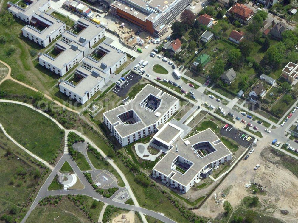 Berlin from above - Berlin-Falkenberg bei Grünau Krankenhaus Hedwigshöhe in Berlin-Falkenberg (Bohnsdorf / Treptow).Postanschrift: Krankenhaus Hedwigshöhe Buntzelstraße 36,12526 Berlin, Tel.: 0 30 - 67 41 - 0 Fax: 0 30 - 67 41 22 49 E-mail: hedwigshoehe@alexius.de Verwaltung: Gesellschaften der Alexianerbrüder Krausnickstraße 12a,10115 Berlin, Tel.: 0 30 - 23 11 25 38 Fax: 0 30 - 23 11 24 52 E-mail: gf.sekretariat@alexius.de