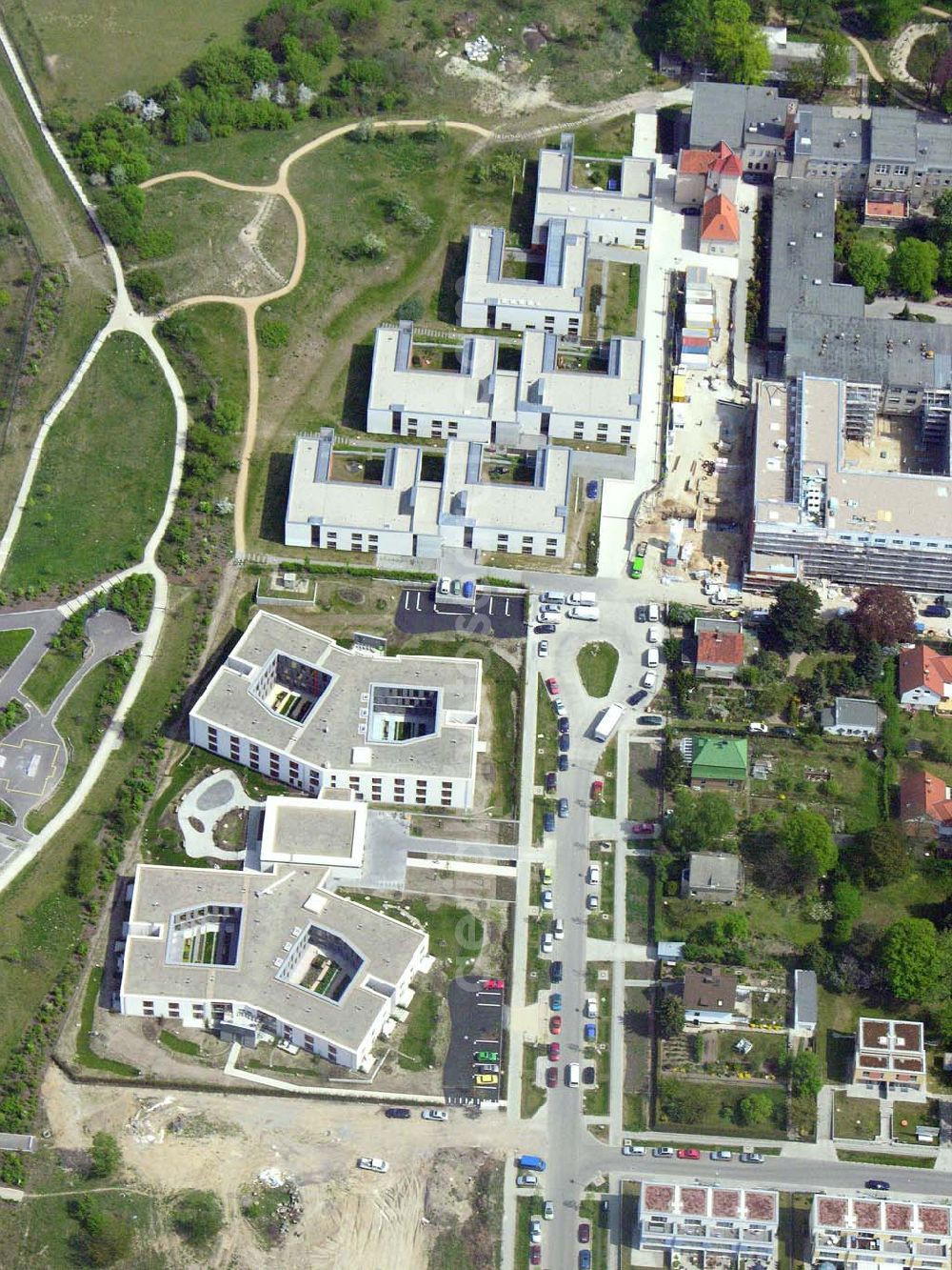 Aerial image Berlin - Berlin-Falkenberg bei Grünau Krankenhaus Hedwigshöhe in Berlin-Falkenberg (Bohnsdorf / Treptow).Postanschrift: Krankenhaus Hedwigshöhe Buntzelstraße 36,12526 Berlin, Tel.: 0 30 - 67 41 - 0 Fax: 0 30 - 67 41 22 49 E-mail: hedwigshoehe@alexius.de Verwaltung: Gesellschaften der Alexianerbrüder Krausnickstraße 12a,10115 Berlin, Tel.: 0 30 - 23 11 25 38 Fax: 0 30 - 23 11 24 52 E-mail: gf.sekretariat@alexius.de