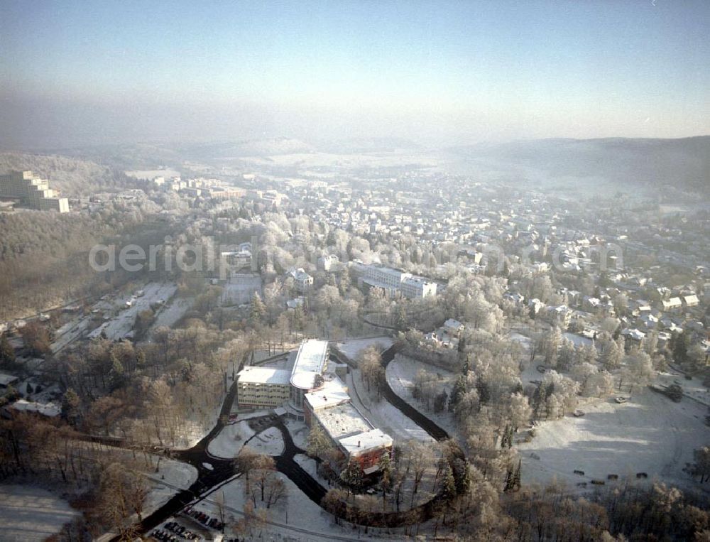 Friedrichroda from above - Krankenhaus und Stadtzentrum Friedrichroda - Thüringen 10.12.02