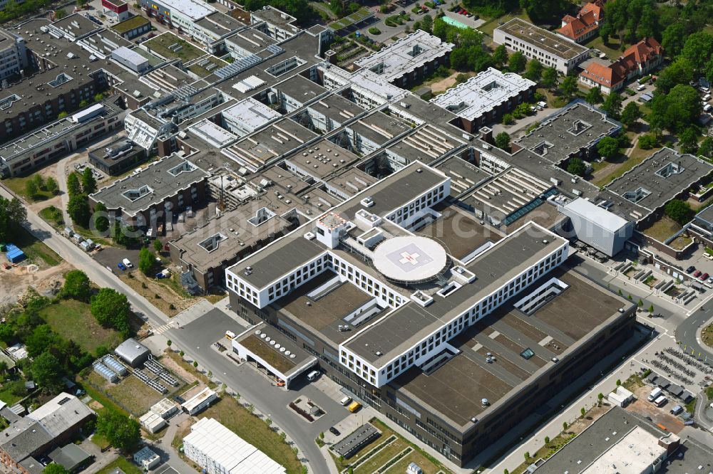 Lübeck from above - Construction site for a new extension to the hospital grounds UKSH Universitaetsklinikum Schleswig-Holstein in the district St. Juergen in Luebeck in the state Schleswig-Holstein, Germany